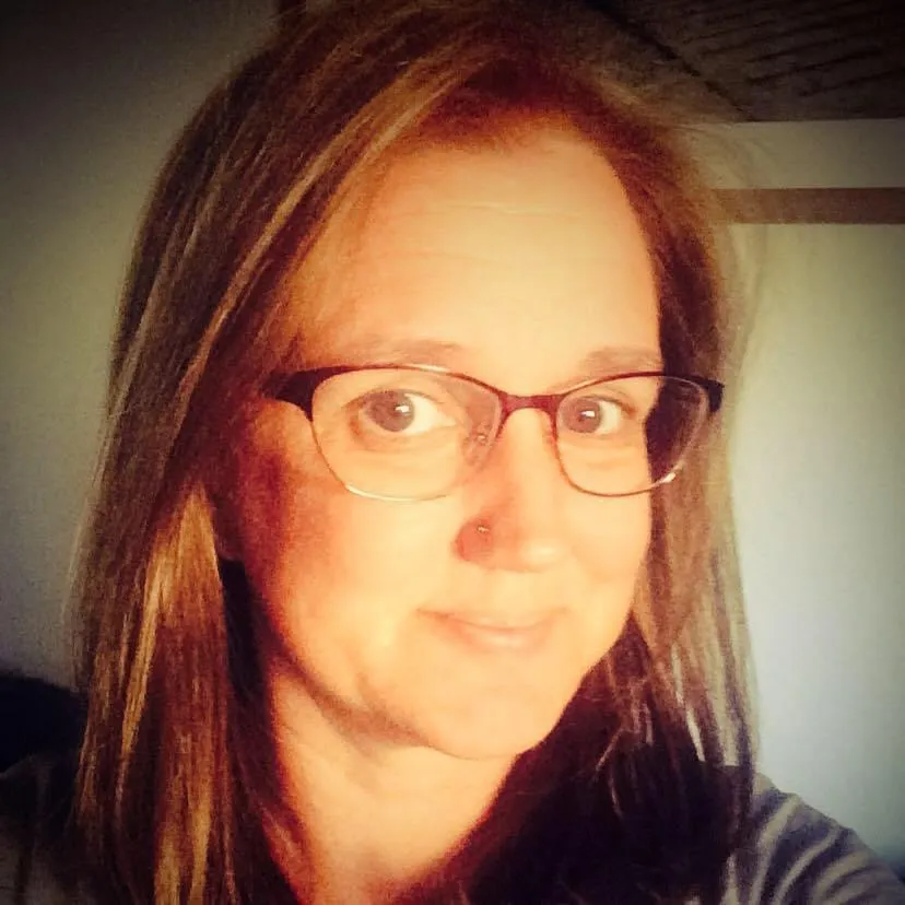 Photo of therapist Dr Liz Linn